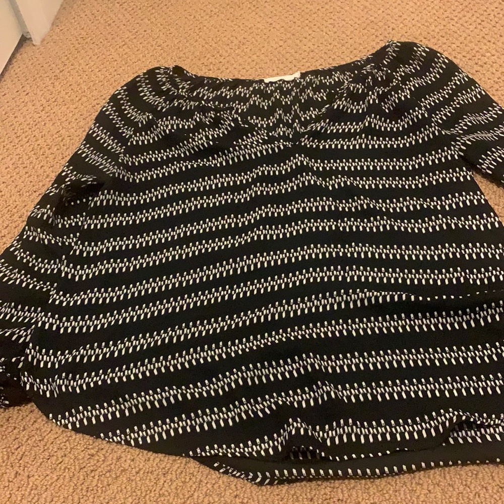 Black chevron detailed top